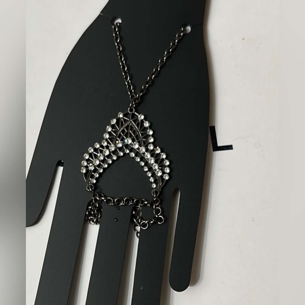 Unlisted Silver and Black Chain ring Bracelet jewelry nwt